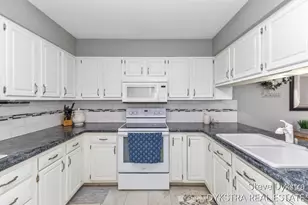 2144 Ter Van Dr NE, Grand Rapids, MI 49505 - Photo 5