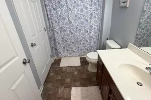 631 Nantucket Dr, Lansing, MI 48906 - Photo 25