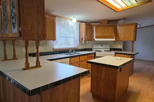 8959 Meadowview Dr, Kalamazoo, MI 49009 - Photo 5