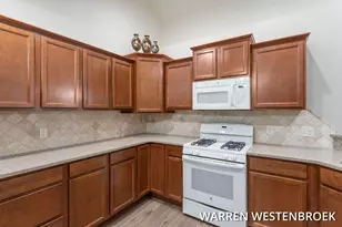 1213 Riverview Dr, Holland, MI 49423 - Photo 7