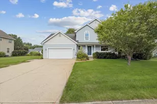 959 Menominee Dr, Howell, MI 48843 - Photo 3