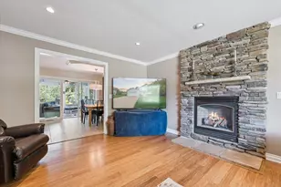 959 Menominee Dr, Howell, MI 48843 - Photo 9