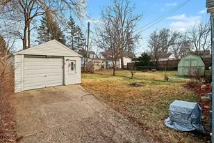 68 Pleasant Ave, Battle Creek, MI 49015 - Photo 15