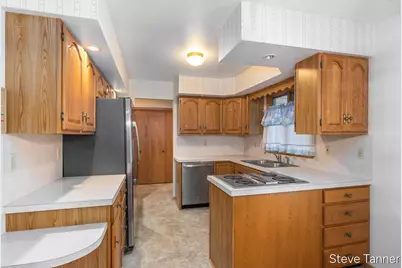 611 S Baldwin Street, Greenville, MI 48838 - Photo 9