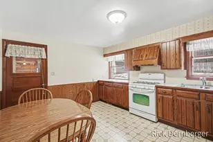 611 Hayes St, Holland, MI 49424 - Photo 3