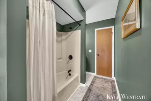 3425 Cascade Rd SE, Grand Rapids, MI 49546 - Photo 17