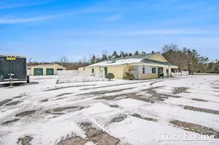 2529 S Greenville Rd, Greenville, MI 48838 - Photo 5