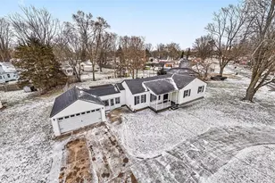 880 Paw Paw Dr, Holland, MI 49423 - Photo 27