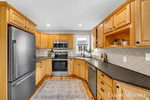 5664 Nancy Dr SW, Wyoming, MI 49418 - Photo 5