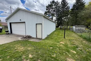 190 E Spruce St, Harrison, MI 48625 - Photo 7