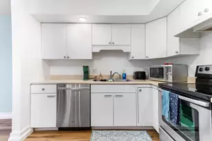 3626 Lakeshore Dr K9, Saint Joseph, MI 49085 - Photo 11