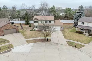 34508 Marina Ct, Westland, MI 48185 - Photo 3