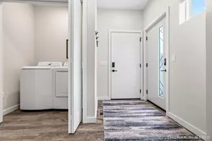 593 W Webster Ave, Muskegon, MI 49440 - Photo 43