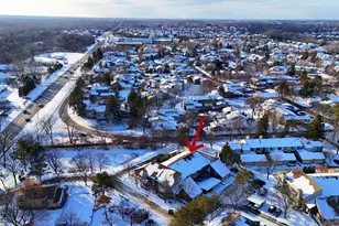 7361 Radcliff Dr, West Bloomfield, MI 48322 - Photo 5