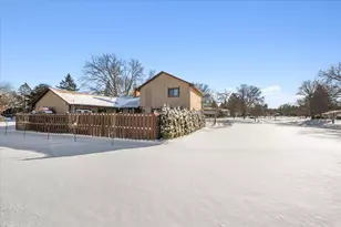 1633 Majon Dr, Highland, MI 48356 - Photo 5