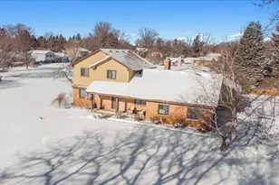 1633 Majon Dr, Highland, MI 48356 - Photo 3