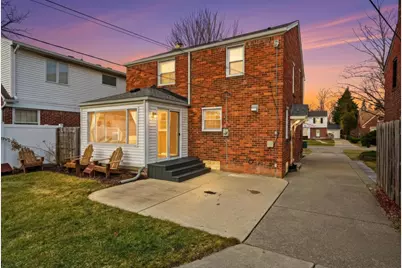 1817 Manchester Boulevard, Grosse Pointe Woods, MI 48236 - Photo 3