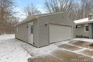 2110 Worden St, Lansing, MI 48910 - Photo 25