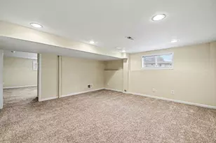 5785 Leisure S Dr SE, Grand Rapids, MI 49548 - Photo 13