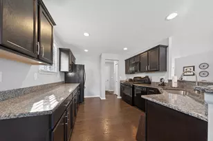 1510 Andover Cir, Commerce Township, MI 48390 - Photo 9