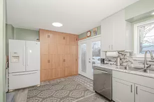 249 Sheffield Dr, Saline, MI 48176 - Photo 9