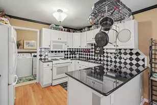 306 Pineknoll Ct, Brighton, MI 48116 - Photo 9