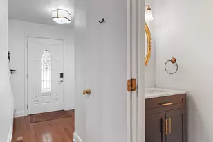 1803 Farmbrook Dr, Troy, MI 48098 - Photo 15