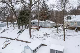 15899 Lakeview Dr, Buchanan, MI 49107 - Photo 3