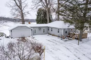 15899 Lakeview Dr, Buchanan, MI 49107 - Photo 1