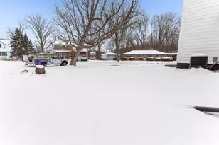 1104 Tecumseh Ave, Waterford, MI 48327 - Photo 11