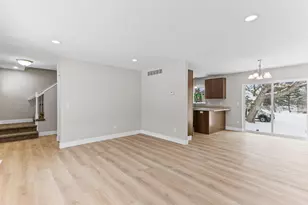 1104 Tecumseh Ave, Waterford, MI 48327 - Photo 21