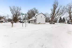 1104 Tecumseh Ave, Waterford, MI 48327 - Photo 5