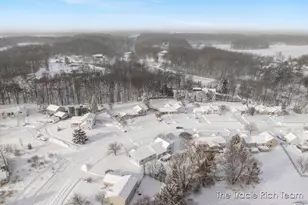 831 Scott Woods Dr NE, Comstock Park, MI 49321 - Photo 53