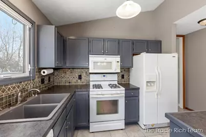 831 Scott Woods Drive NE, Comstock Park, MI 49321 - Photo 9