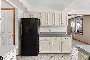 9445 Treetop Dr, Galesburg, MI 49053 - Photo 11