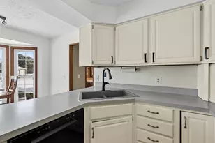 9445 Treetop Dr, Galesburg, MI 49053 - Photo 9