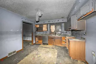 2360 Roncy Rd, Benton Harbor, MI 49022 - Photo 7