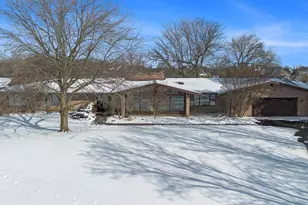 2827 Fairway Dr, Saline, MI 48176 - Photo 1