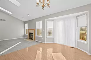 462 Woodhaven Dr, Commerce Township, MI 48390 - Photo 11