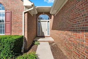 462 Woodhaven Dr, Commerce Township, MI 48390 - Photo 3