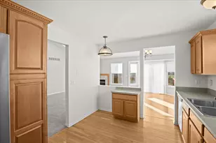 462 Woodhaven Dr, Commerce Township, MI 48390 - Photo 13