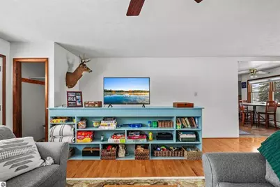 9561 Peterson Drive, Cadillac, MI 49601 - Photo 3