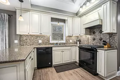 9708 Oakview Drive, Portage, MI 49024 - Photo 7