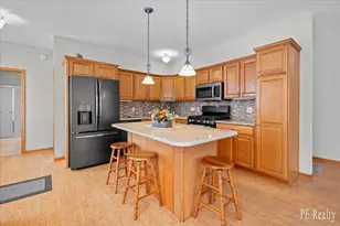 1129 Kensington St NW, Grand Rapids, MI 49534 - Photo 3