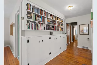 2400 Crest Drive, Kalamazoo, MI 49008 - Photo 9