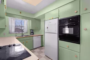 2400 Crest Dr, Kalamazoo, MI 49008 - Photo 11