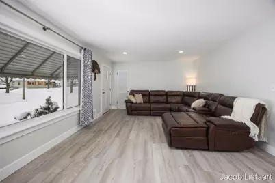 1331 Ellsmere Street NE, Grand Rapids, MI 49505 - Photo 3