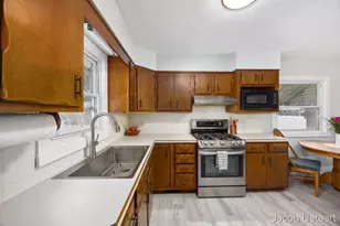 1331 Ellsmere St NE, Grand Rapids, MI 49505 - Photo 9