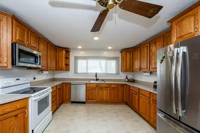 4290 E Britain Avenue, Benton Harbor, MI 49022 - Photo 11