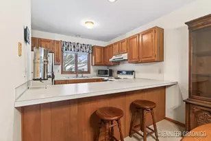 831 Creekridge Dr, Holland, MI 49423 - Photo 3